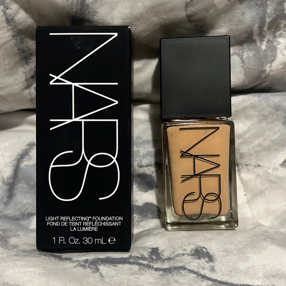 NARS Light Reflecting Foundation - Picture 2 of 8